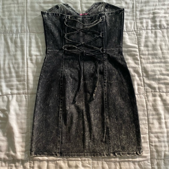 ❌SOLD❌  Betsey Johnson denim strapless dress - Picture 3 of 9